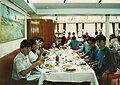 船内の食事風景（1985年6月30日）