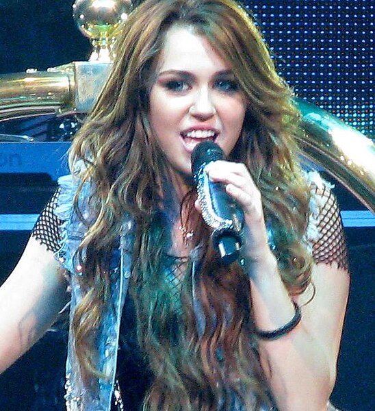 File:Miley Cyrus - Wonder World Tour - Party in the U.S.A. cropped 02.jpg