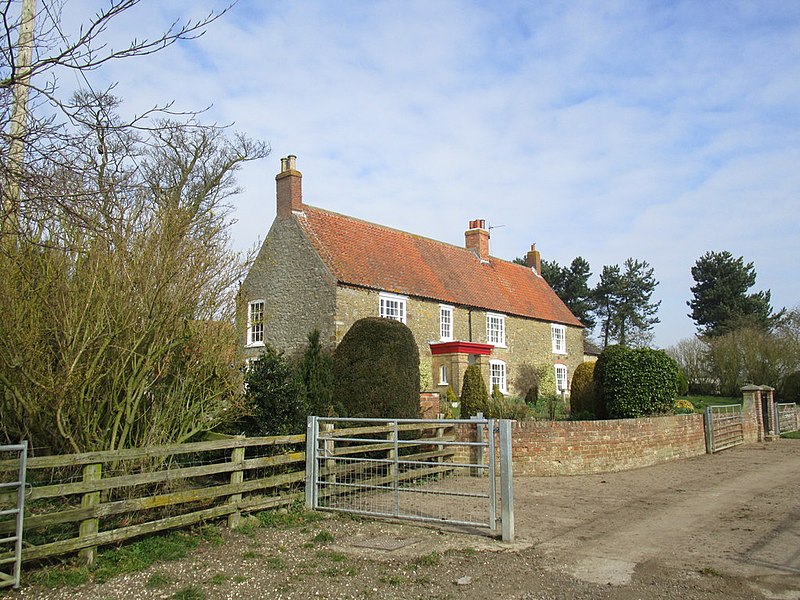 File:Mill Plat Farm - geograph.org.uk - 4392306.jpg