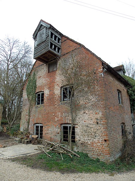 File:Mill at Tilty, Essex, England, 000 - South face.jpg