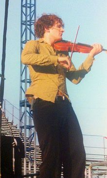 Mitchell Grobb vystupuje s Barrage v Orange County v Kalifornii v roce 2006