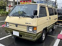 Pre-facelift Mitsubishi Delica Star Wagon (Japan)