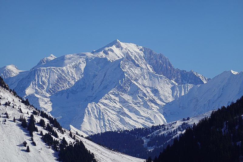 File:Mont Blanc @ Chemin des Frêtes de Colomban @ Manigod (50880395963).jpg