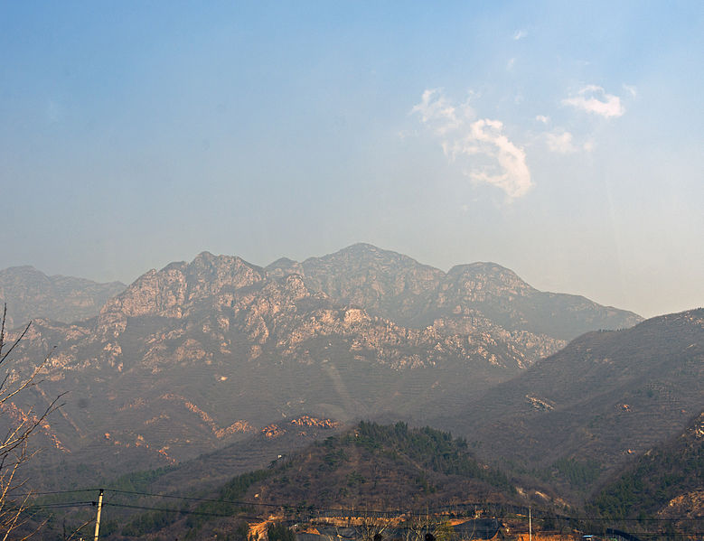 File:Mountains in north of Beijing from G6.jpg