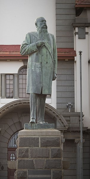 File:Mt steyn statue.jpg