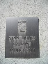 Peter-Auzinger-Straße 10 (Staatliches Bauamt München I, Dienststellenschild)