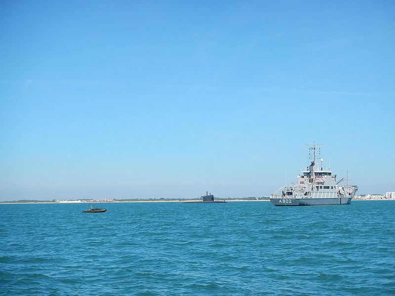 File:NATO Special Operations Forces jump to a submarine, Gulf of Cadiz, Trident Juncture 15 (22128988483).jpg