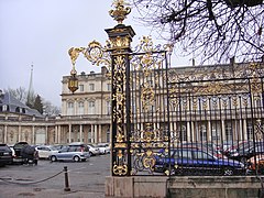 L'hémicycle vu de la place de la Carrière