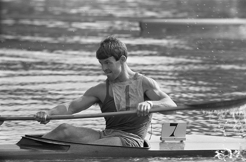 File:Nederlandse kampioenschappen Kano Bosbaan. Hoekstra in aktie K1 500m winnaar, Bestanddeelnr 921-5092.jpg