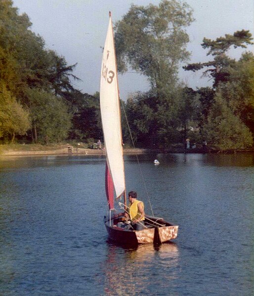 File:Norwood Lake (Sailing).jpg