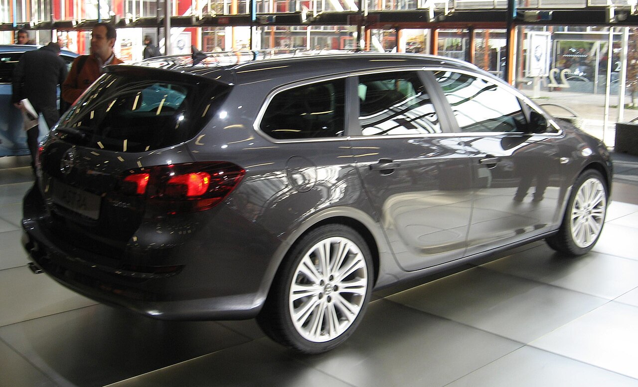File:Opel-Astra-J-Sports-Tourer Rear-view.JPG - Wikimedia Commons