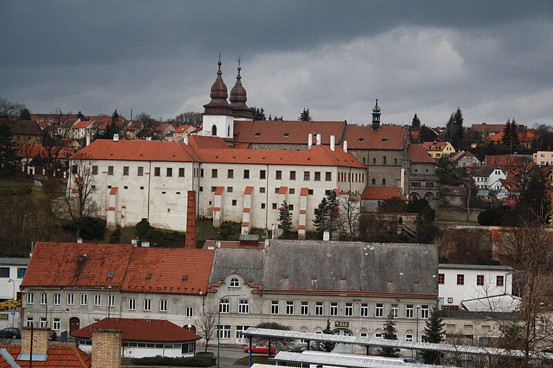 File:Overview of Basilica of Saint Procopius in Třebíč, Třebíč District.jpg