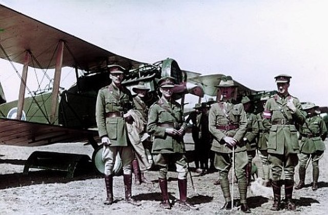Lieutenant General Sir Harry Chauvel (front, second left) and Lieutenant Colonel Williams (front, second right) with No. 1 Squadron Bristol Fighters, 