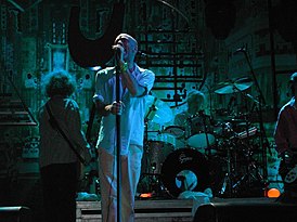 Padova REM -konsertti 22. heinäkuuta 2003 blue.jpg