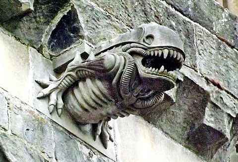 A 1990s gargoyle at Paisley Abbey resembling a Xenomorph[28] parasitoid from Alien[29]