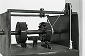 Maqueta del cabrestant reversible. Imatge presa per Paolo Monti. Servizio fotografico (Firenze, 1975).