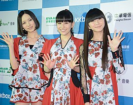 Parfyme på KKBOX Music Awards i Taiwan (2014).  Fra venstre til høyre: Nocchi, A ~ chan, Kashiyuka.