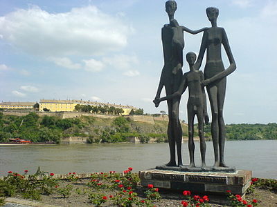Spomenik žrtvama racije „Porodica“ u Novom Sadu[11]