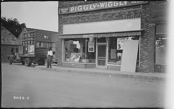 1939 photo of Crossville's Piggly Wiggly, which at the time was located at the corner of Main and 2nd