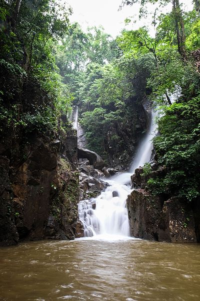 File:Plew Waterfall National Park 02, Chantaburi, Thailand.jpg