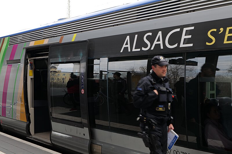 File:Police at Kehl trainstation 2020-03-16 02.jpg