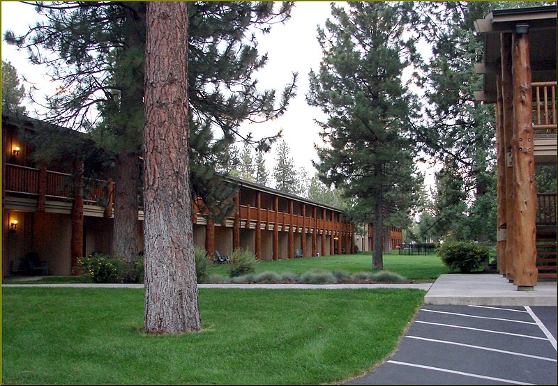 File:Ponderosa Lodge, Sisters, OR 9-1-13zzu3 (9880309453).jpg