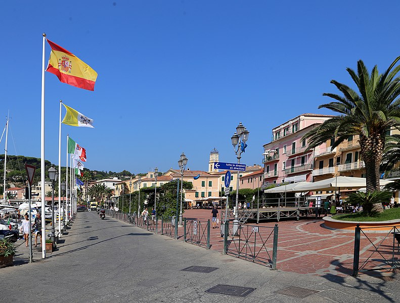 File:Porto azzurro, piazza matteotti 01.jpg