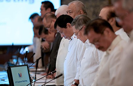 Duterte (center) and his cabinet members pray before the start of the 6th Cabinet Meeting on September 14, 2016.