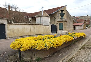 Prez-sous-Lafauche Vieille fontaine.jpg