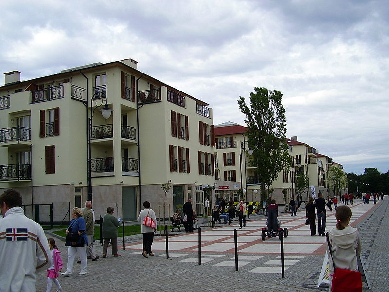 File:Promenada Świnoujście2.JPG