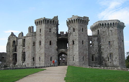 Raglan Castle, Monmouthshire 01.JPG