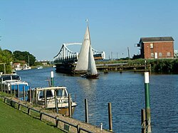 Rail-reedhamswingbridge-amoswolfe.jpg