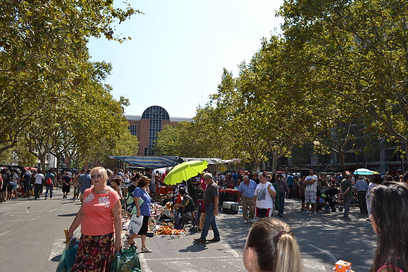 File:Rastro en la Plaça de Lluís Casanova, Valencia 13.JPG