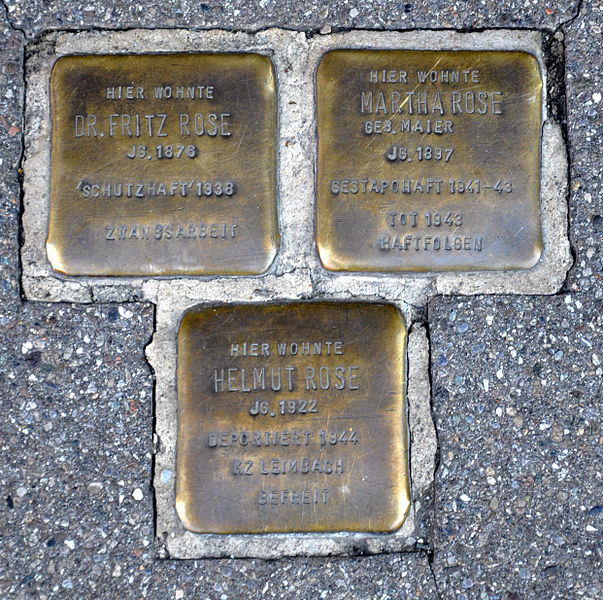 File:Ravensburg Gespinstmarkt27 Stolpersteine Rose Familie.jpg