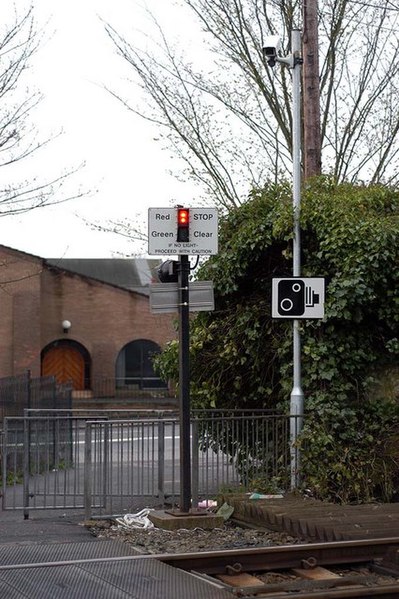 File:Red means "DON'T CROSS" - geograph.org.uk - 354147.jpg