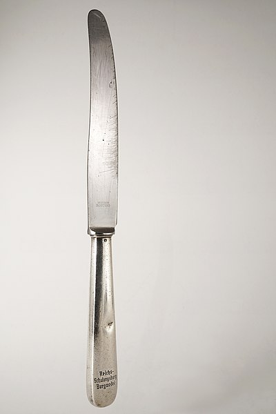 File:Reichsschulungsburg Burgwedel Deutsche Arbeitsfront Messer.jpg