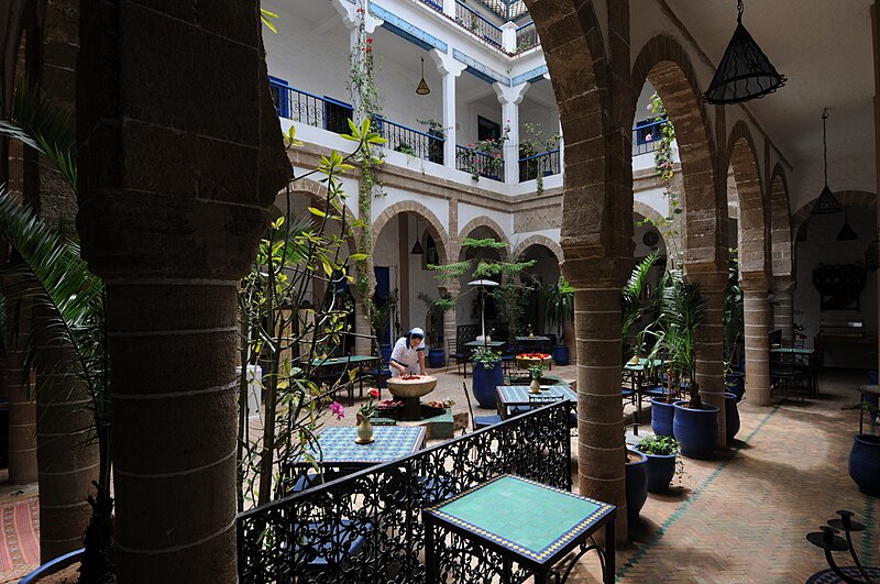 File:Riad du Figuier courtyard - Essaouira 188.jpg