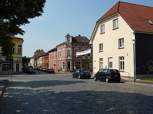 Ribnitz - Bei der Kirche - geo-en.hlipp.de - 12192