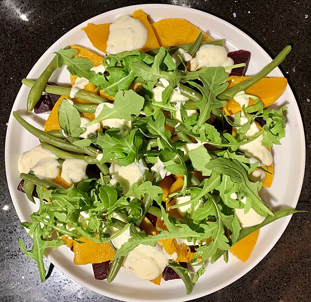 File:Rocket lettuce, Butternut squash, Beetroot, Green beans, whipped cream salad.jpg