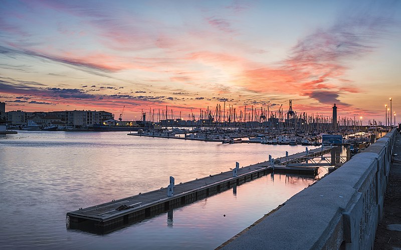 File:Sète harbour sunrise 02.jpg