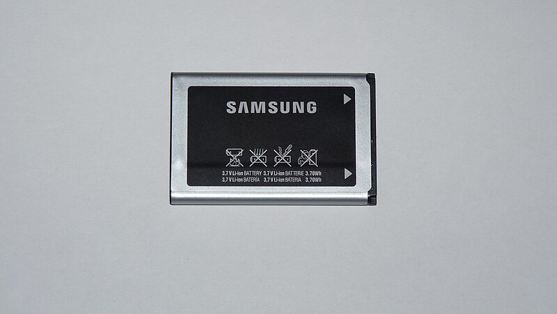 File:Samsung mobile phone battery.JPG