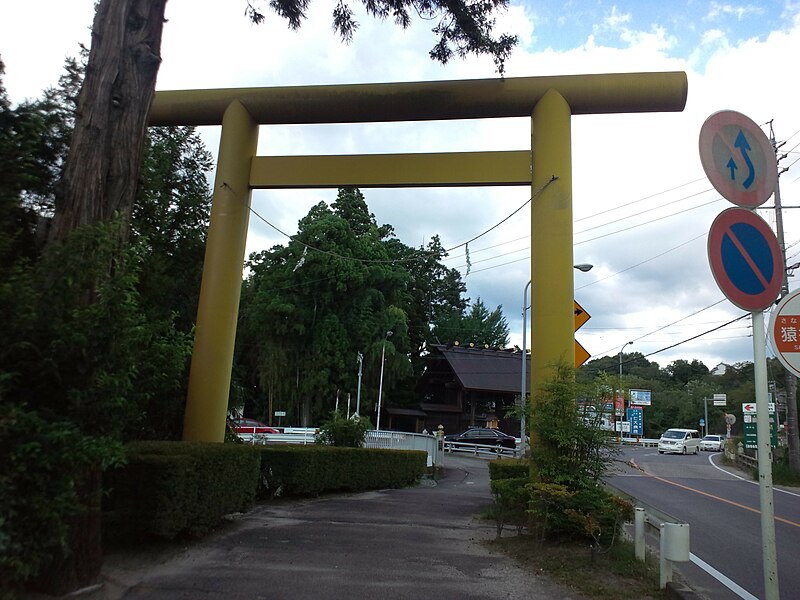 File:Sanage-jinja Torii.jpg