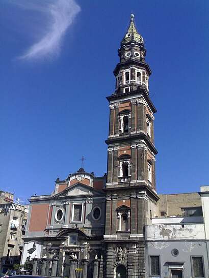 Come arrivare a Basilica Santuario di Santa Maria del Carmine Maggiore con i mezzi pubblici - Informazioni sul luogo