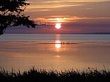 北見市常呂町から眺めたサロマ湖奥に沈む夕日（2010年7月）