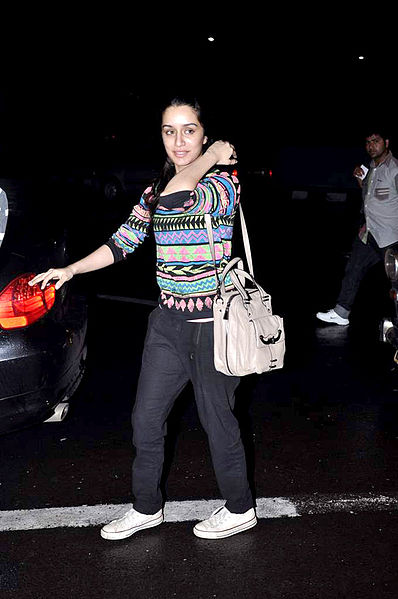 File:Shraddha Kapoor snapped at Mumbai Airport (3).jpg