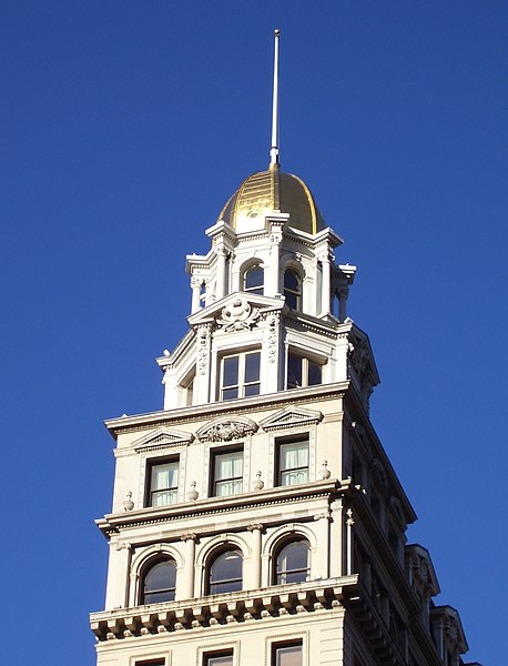 The gold dome of the Sohmer Piano Building (1897) is a distinctive landmark of the Flatiron District.