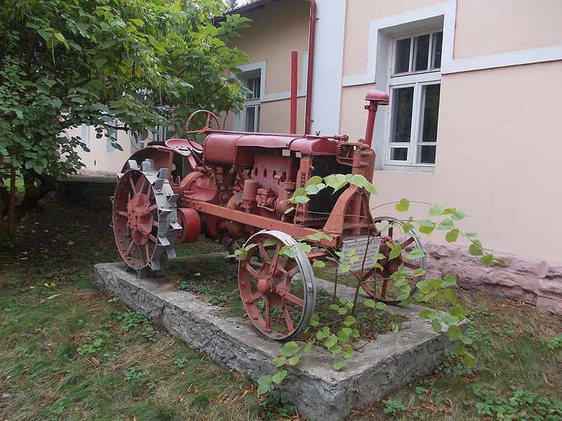 File:Soroca tractor.jpg