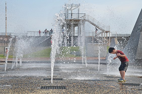 Spurting water from fountains