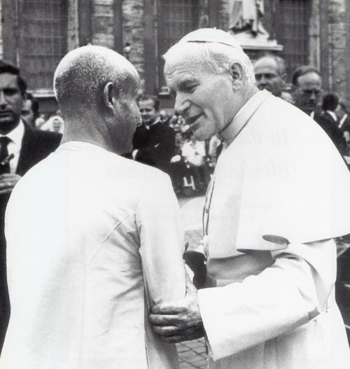 Sri Chinmoy and John Paul II in Vatican, 1980