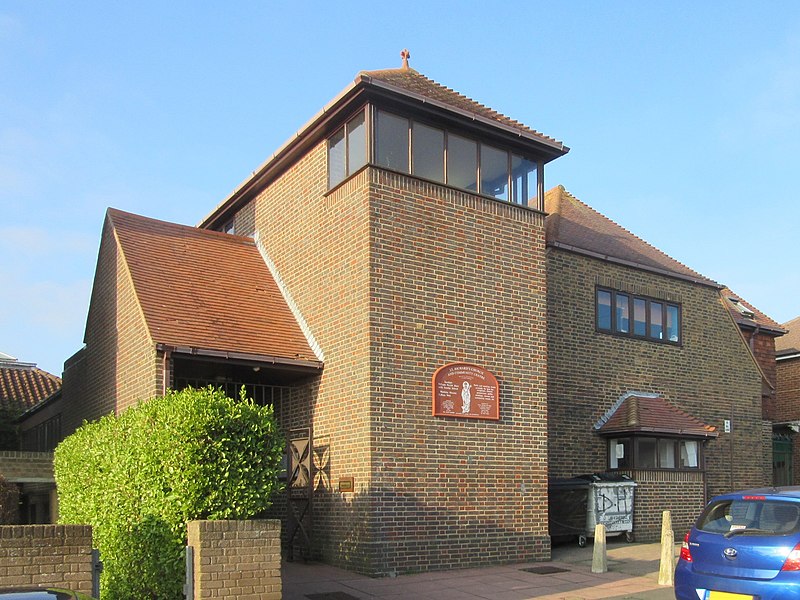 File:St Richard's Church, Egmont Road, The Knoll, Hangleton (December 2016) (1).jpg